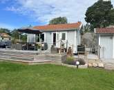 Stuga p Rd, ett stenkast frn Nordens Ark