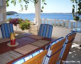 Beautiful apartment by the sea